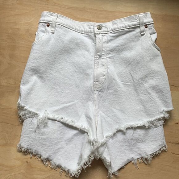 Abercrombie & Fitch White Shorts (Plus) - Picture 1 of 11